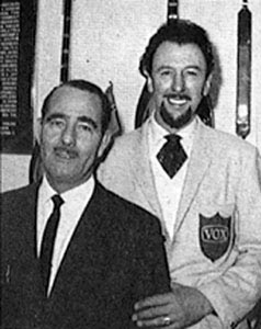 Том Дженнингс (слева)