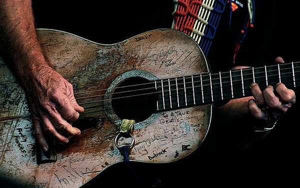 Willie Nelson Old guitar